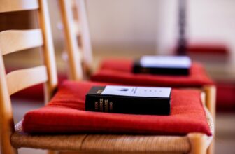 meditation chairs vs floor cushions